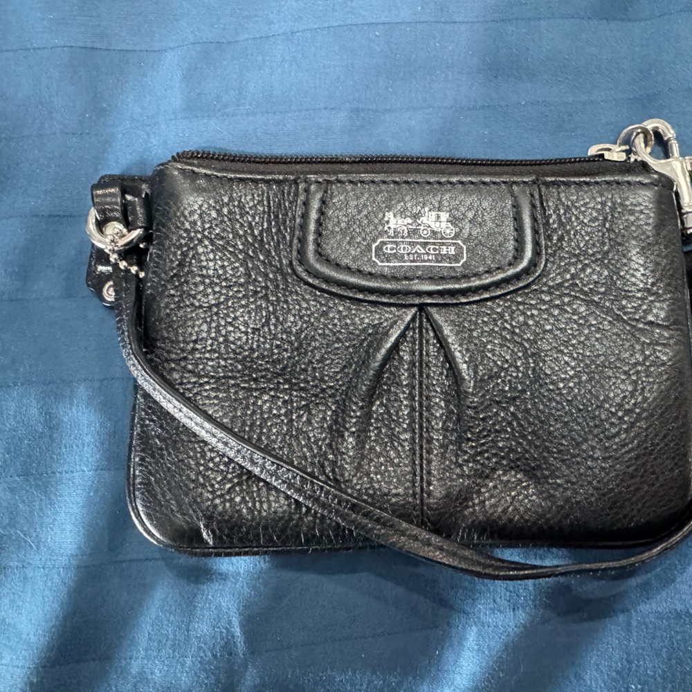 Authentic Coach Wristlet • Black